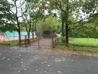 Eingangstor mit Weg 02.10.03